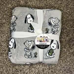 Peanuts Halloween VelvetSoft Blanket | Snoopy Mummy & Skeleton Full/Queen 90x90